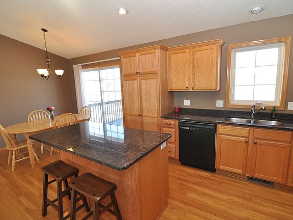 3rd image of 510 Dogwood St NE