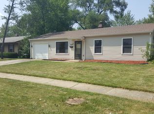 614 Parkside Cir, Streamwood, IL 60107