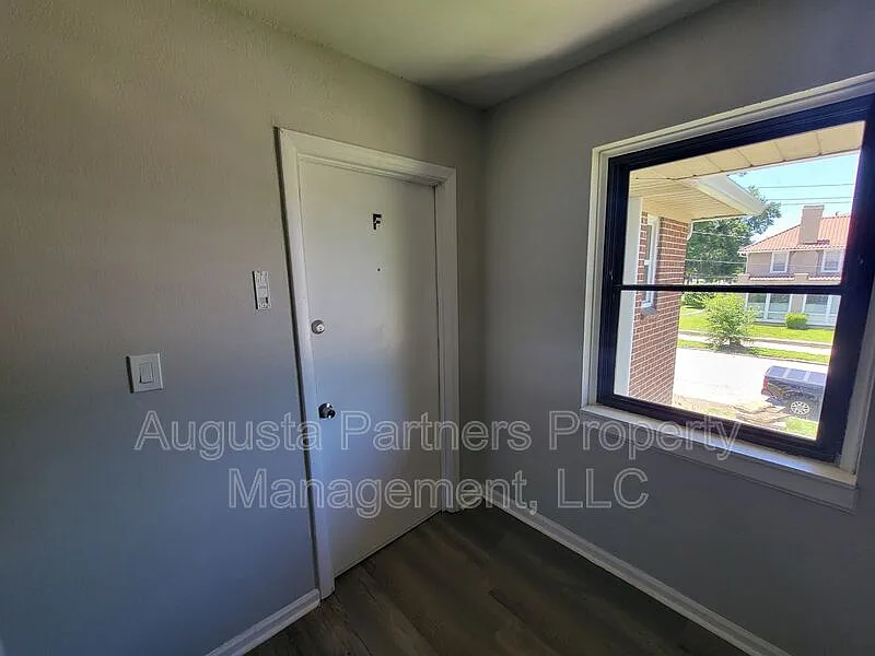 2 bed, 1.0 bath, 754 sqft, $990 — Photo 4