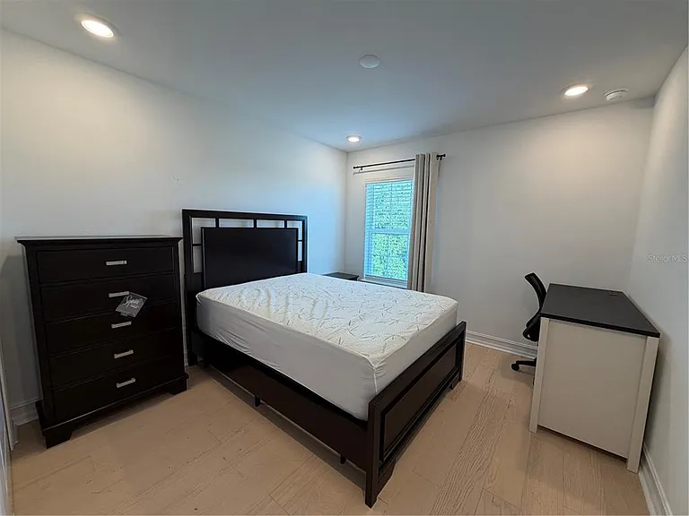 1523 W Chestnut St — Photo 15