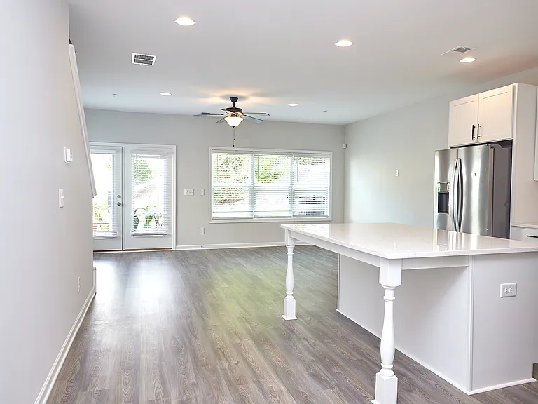 2890 Royal Heights Dr NW #1 — Photo 2