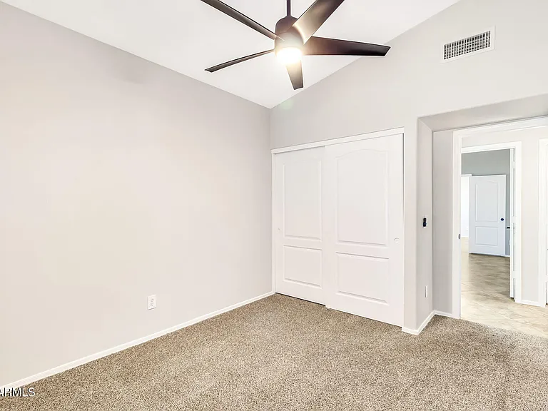 1113 E Betsy Ln — Photo 28