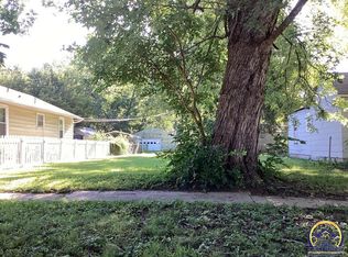 904 NE Green St, Topeka, KS 66616
