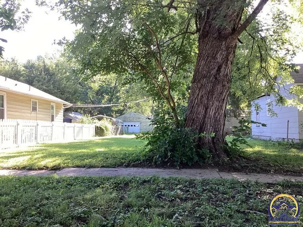 904 NE Green St, Topeka, KS 66616