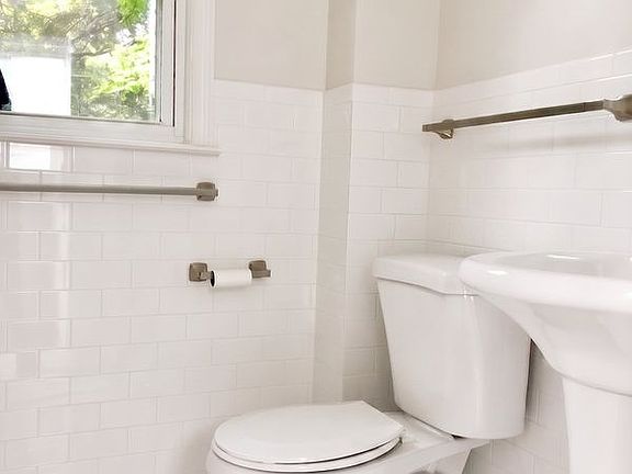 4th image of 60 Oak St #1
