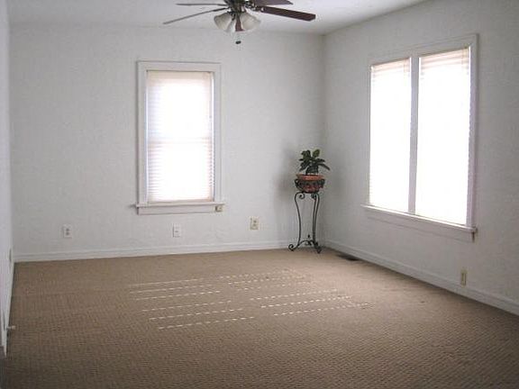 4th image of 1113 NE 58th St