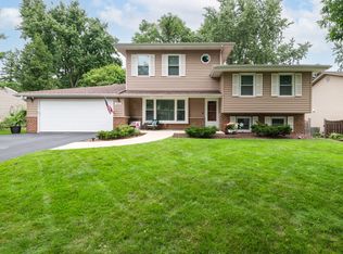 1650 Fender Rd, Naperville, IL 60565
