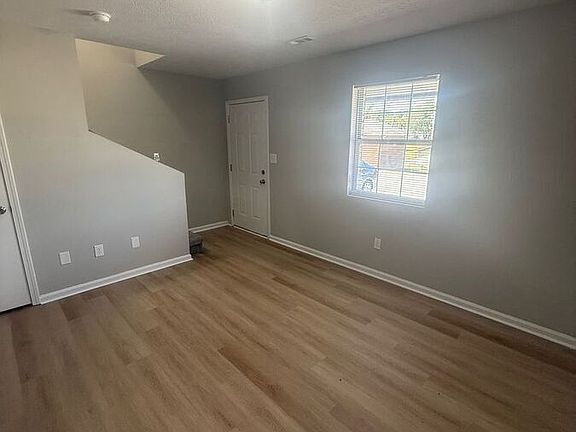 5th image of 31 Hurley St #10