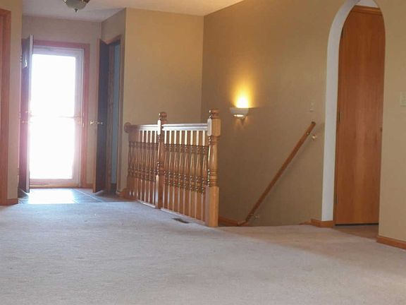 3rd image of 729 Brentwood Ct