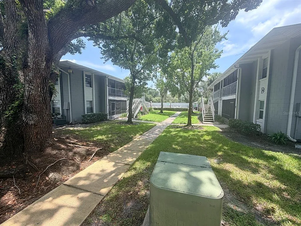 1 bed, 1.0 bath, 726 sqft, $1,275 — Photo 3