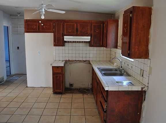 3rd image of 3929 Boothill Dr