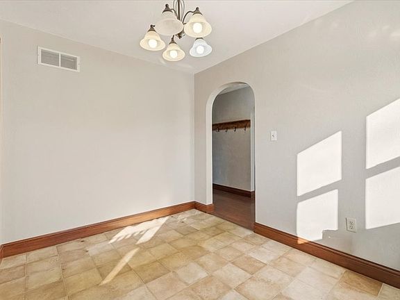 3rd image of 11 Morningside Dr