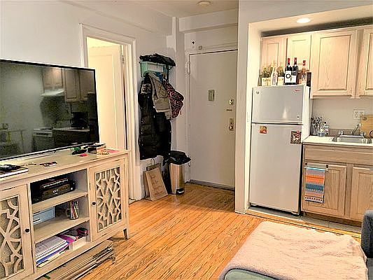 1st image of 50 W 72nd St APT 506