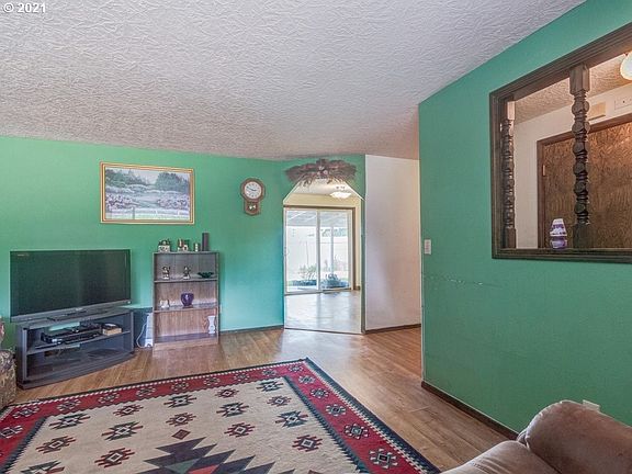 4th image of 2725 NE 93rd Ave
