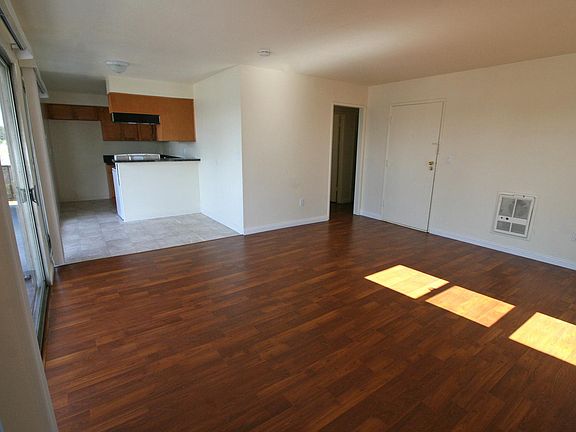 3rd image of 1590 College View Dr APT 5
