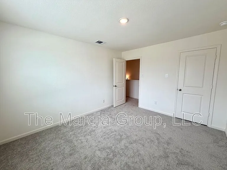 2305 States St — Photo 12