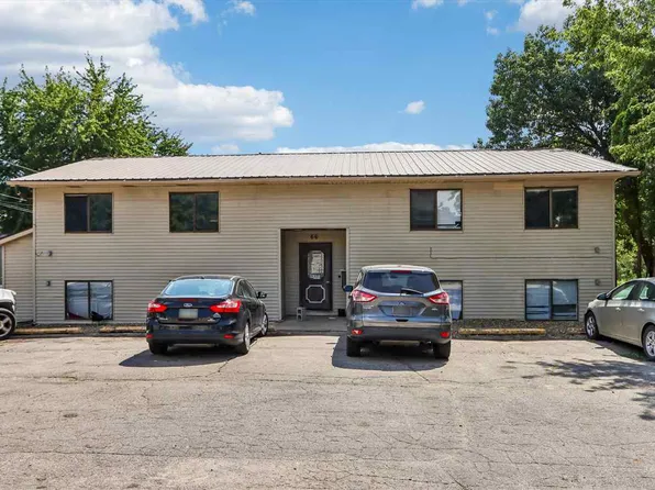 66 Northwood Dr, Hiawatha, IA 52233