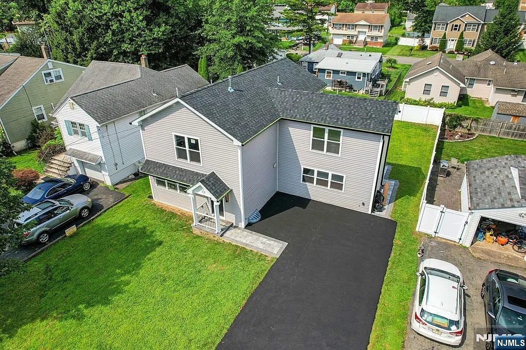 4 bed, 3.0 bath, $4,500 — Photo 2