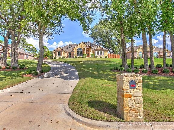 2nd image of 105 Kari Linda Ct