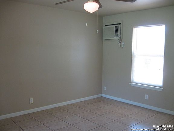 5th image of 6014 Castle View Dr