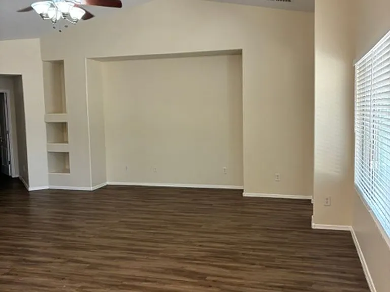802 S 112th Ave — Photo 9