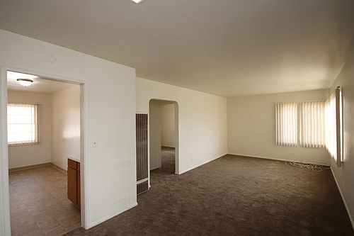 5th image of 1119 N Lake Ave APT C