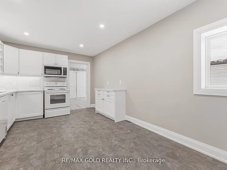 4445 Simcoe St — Photo 21