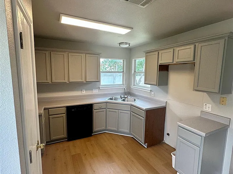 706 N Creek Blvd — Photo 6