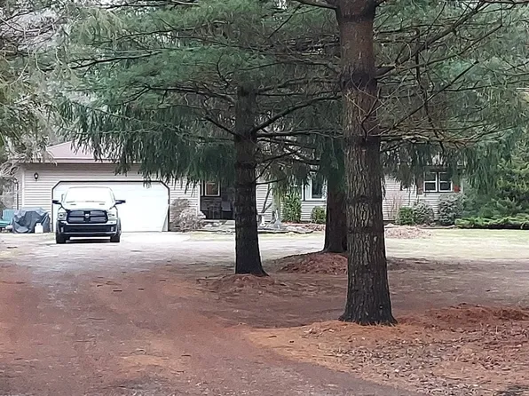 6340 S Quarterline Rd, Spring Lake, MI 49456