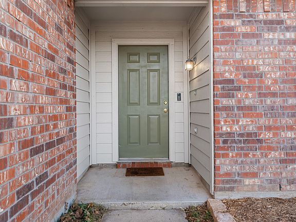3rd image of 1401 Pheasant Dr