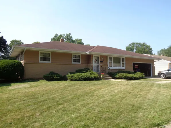 4529 Pembrooke Pl, Rockford, IL 61108