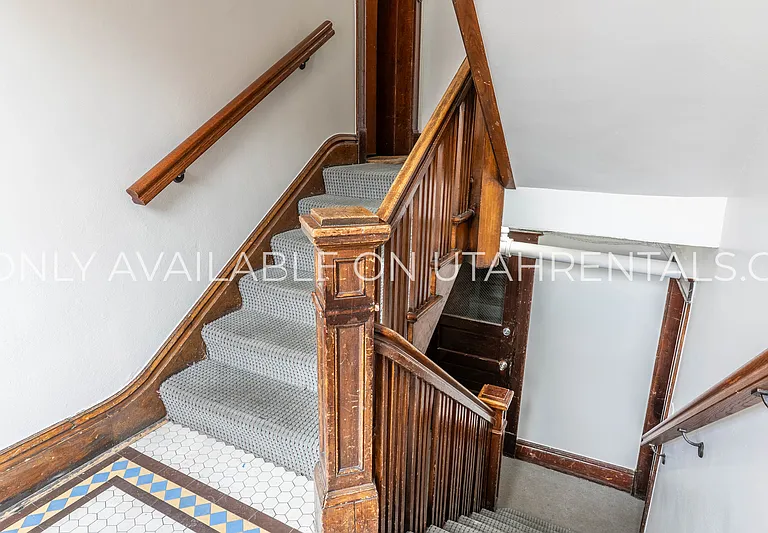 276 E Broadway St #S2 — Photo 11