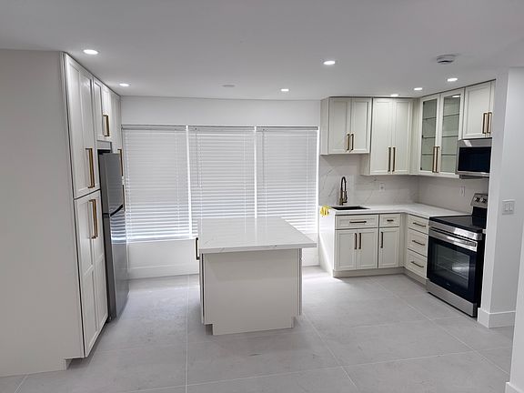 4th image of 1708 NE 20th Ave #11