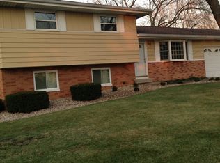 9 Holly Ln #1, Bartonville, IL 61607