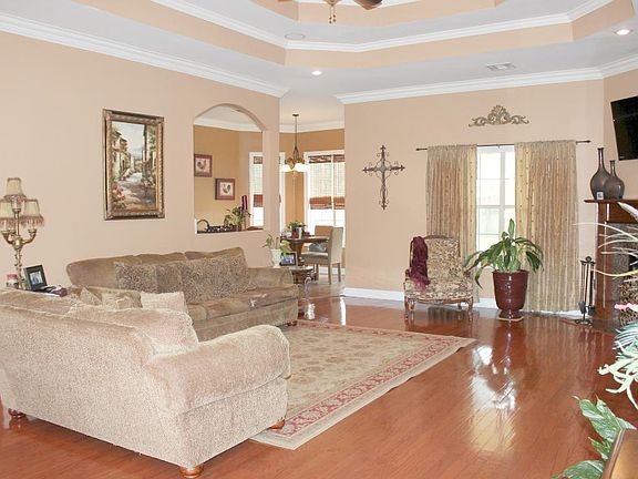 4th image of 1008 Live Oak Cir