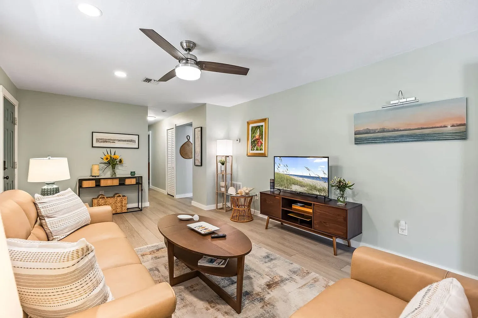 3 bed, 2.0 bath, 1108 sqft, $3,676 — Photo 3