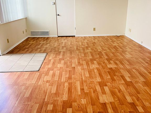 3rd image of 1635 Granville Ave #2
