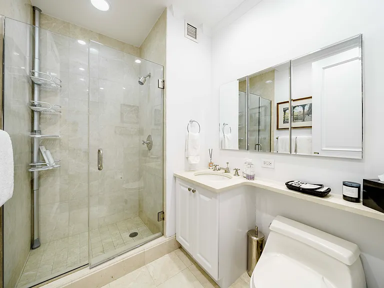 351 E 51st St #Penthouse 4A — Photo 15