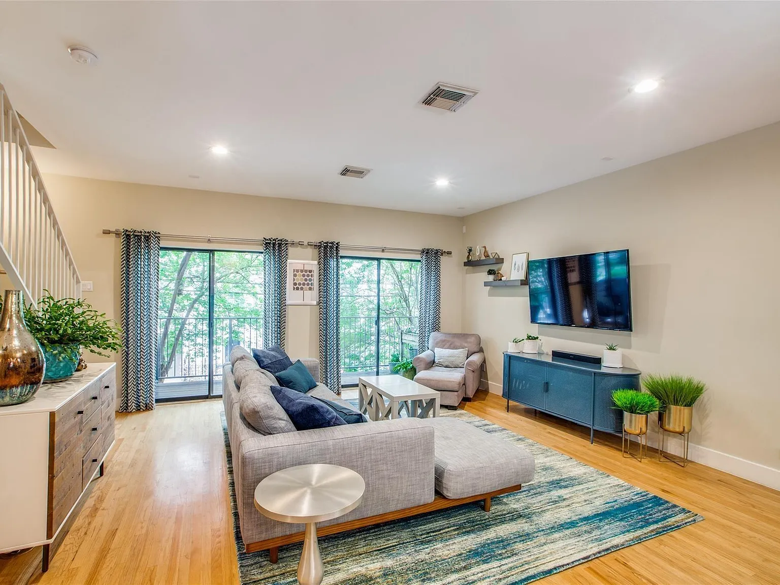 2 bed, 2.5 bath, 1848 sqft, $2,500 — Photo 2