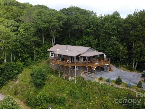 211 Sky Dr, Maggie Valley, NC 28751