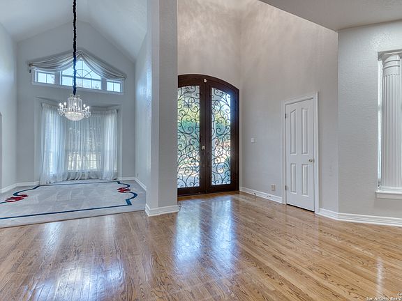 5th image of 6 COURTENAY LN