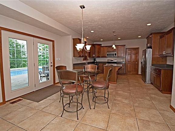 5th image of 7869 Oxford Ct