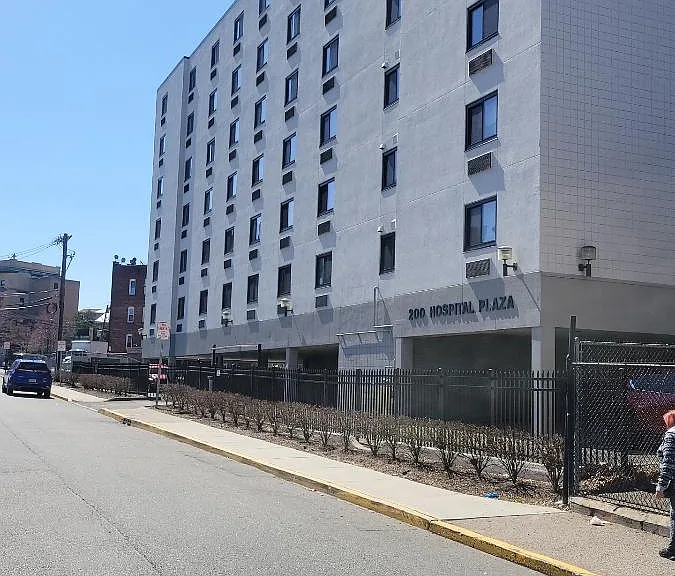 Hospital Plaza — Photo 17