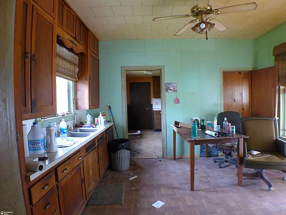 2nd image of 817 W Huron Ave