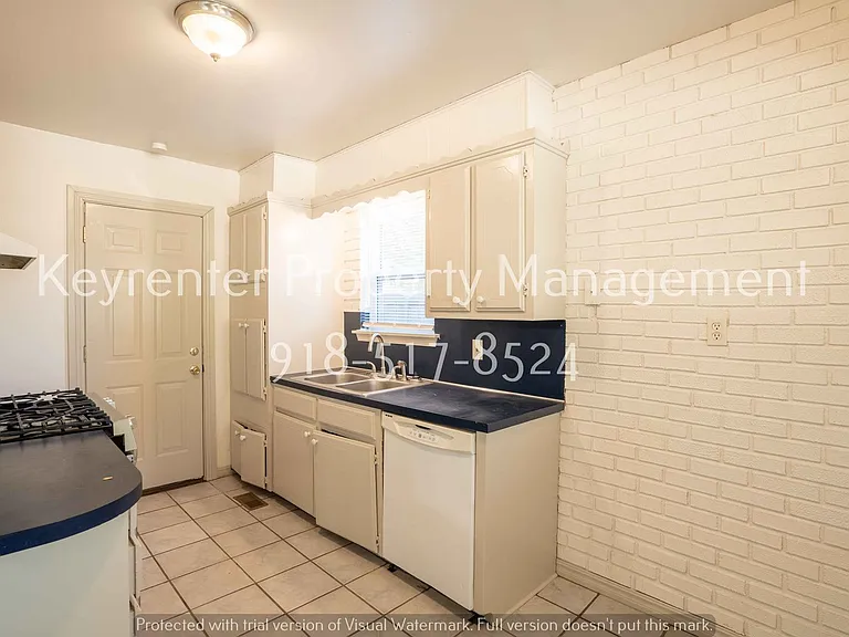 608 E Center St — Photo 6