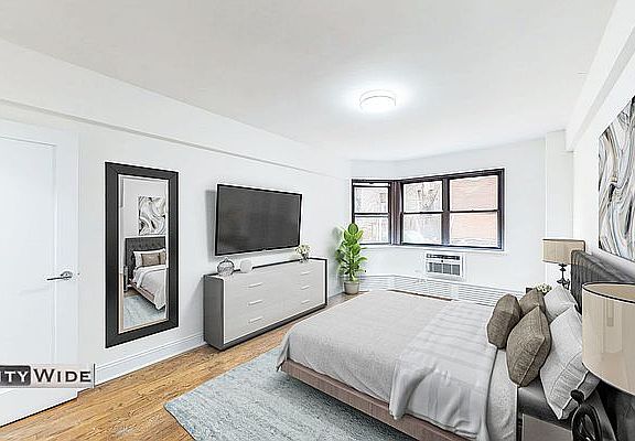 3rd image of 219 E 69th St APT 1A
