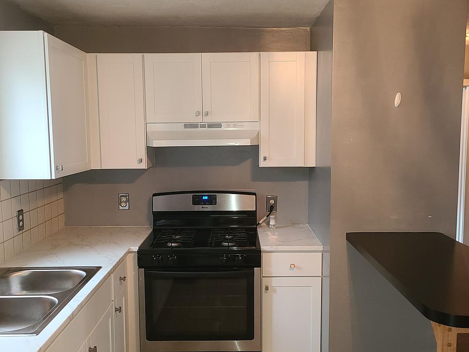 1st image of 32 Forest St Floor 1