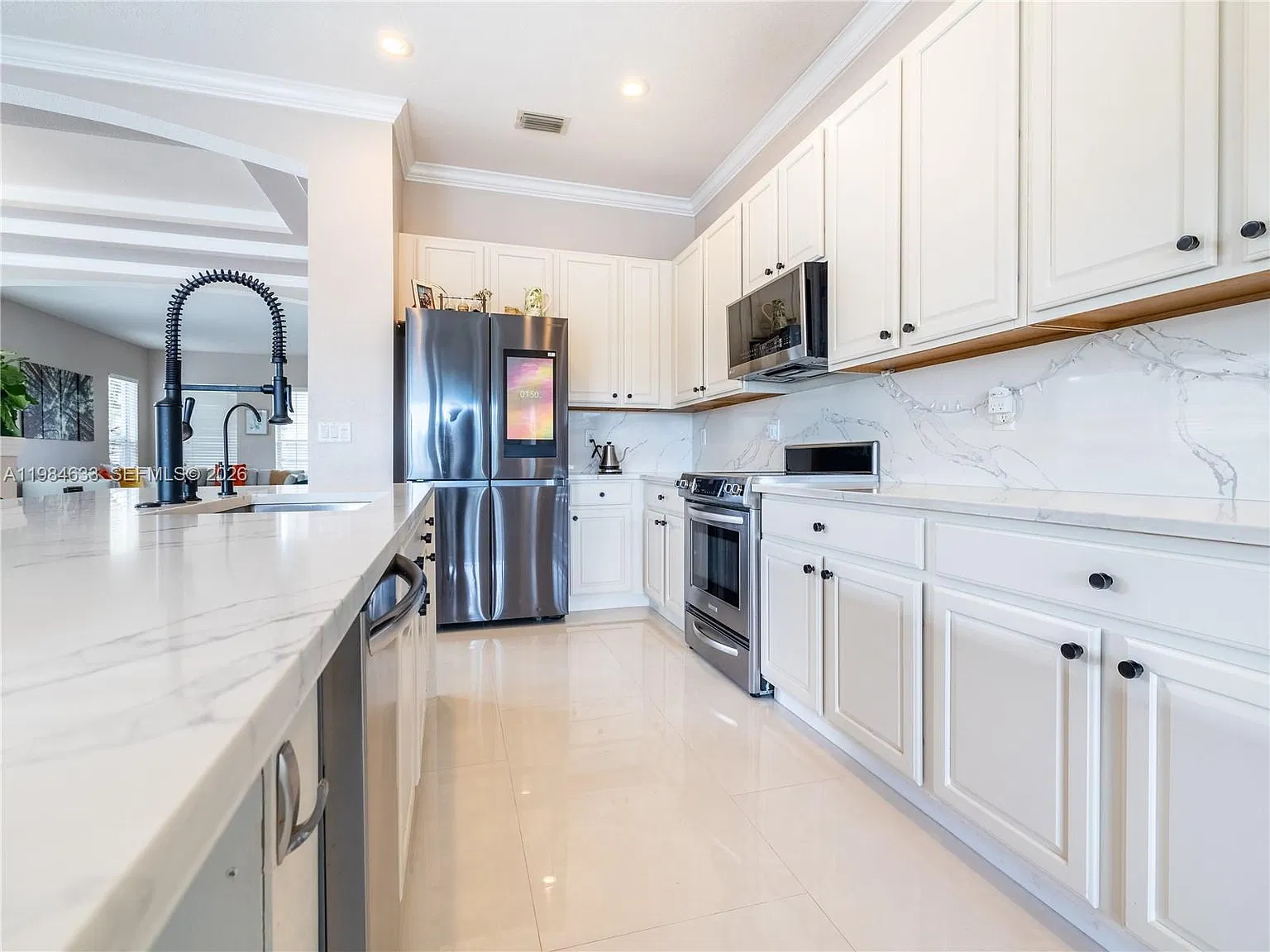 4 bed, 2381 sqft, $5,500 — Photo 4