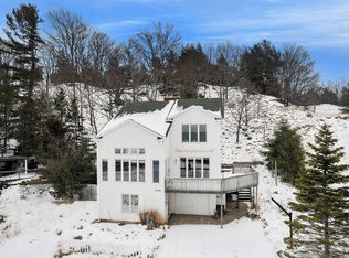 10708 Lost Valley Rd, Montague, MI 49437