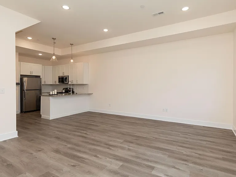 962 N 8th St #8 — Photo 8